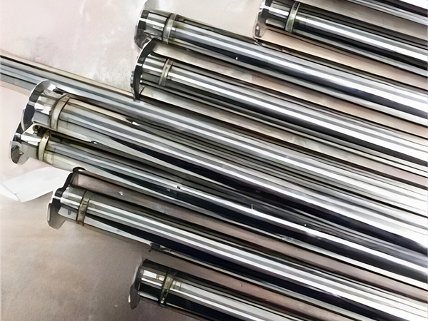 Butt weld stub ends are connected to the pipeline for connection and sealing.