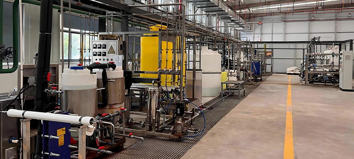 The complete set of water treatment equipment is undergoing performance testing.