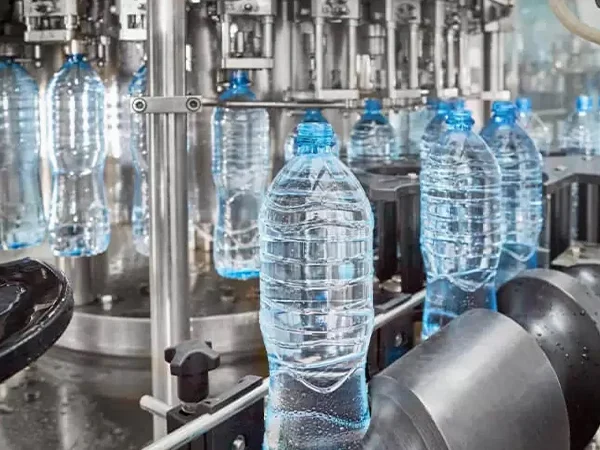 Bottled water is being produced on the production line.