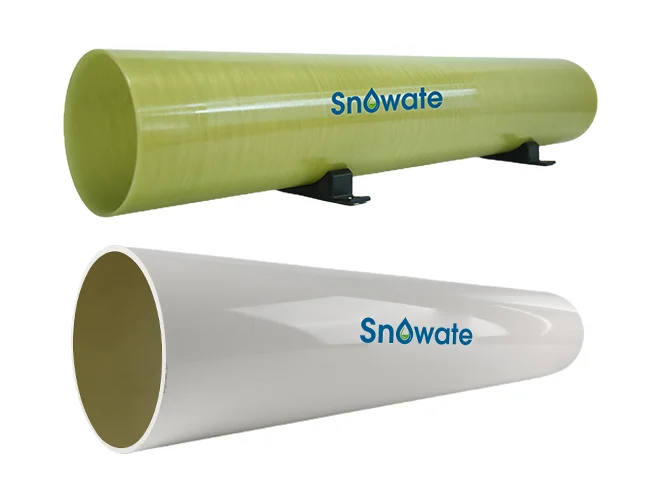 2 membrane housings made of FRP in different colors are placed on the table.