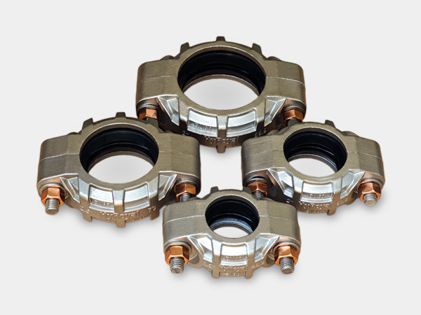 4 S160 flexible couplings with different diameters arranged neatly