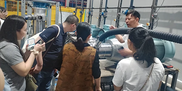 Technicians explain the high-pressure pump testing process to the sales team.