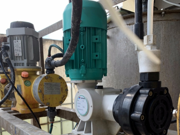 A running mechanical dosing pump