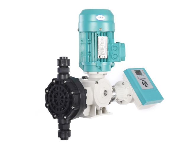 A set of mechanical motor dosing pump equipped with an intelligent stroke adjuster