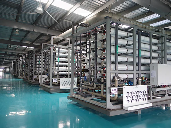 Large-scale second-stage reverse osmosis pressure vessel on-site.