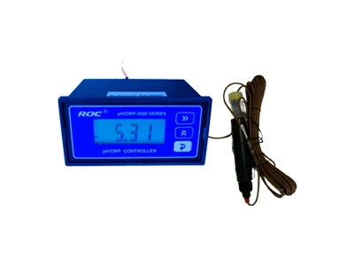 A pH/ORP-3500 controller and sensor displaying measurement results