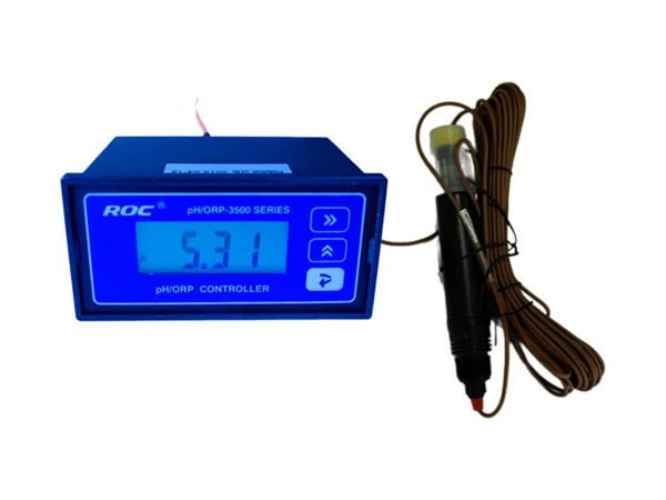 A pH/ORP-3500 controller and sensor displaying measurement results