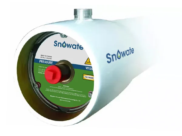 An inclined SAR series high chemical resistance pressure vessel.