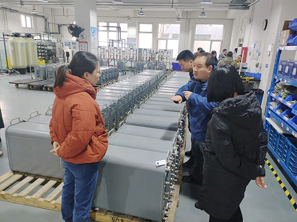 The technician is explaining the details of the SN series EDI module to the sales staff.