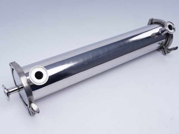 A full overview of clamp type stainless steel membrane housing with metal end.